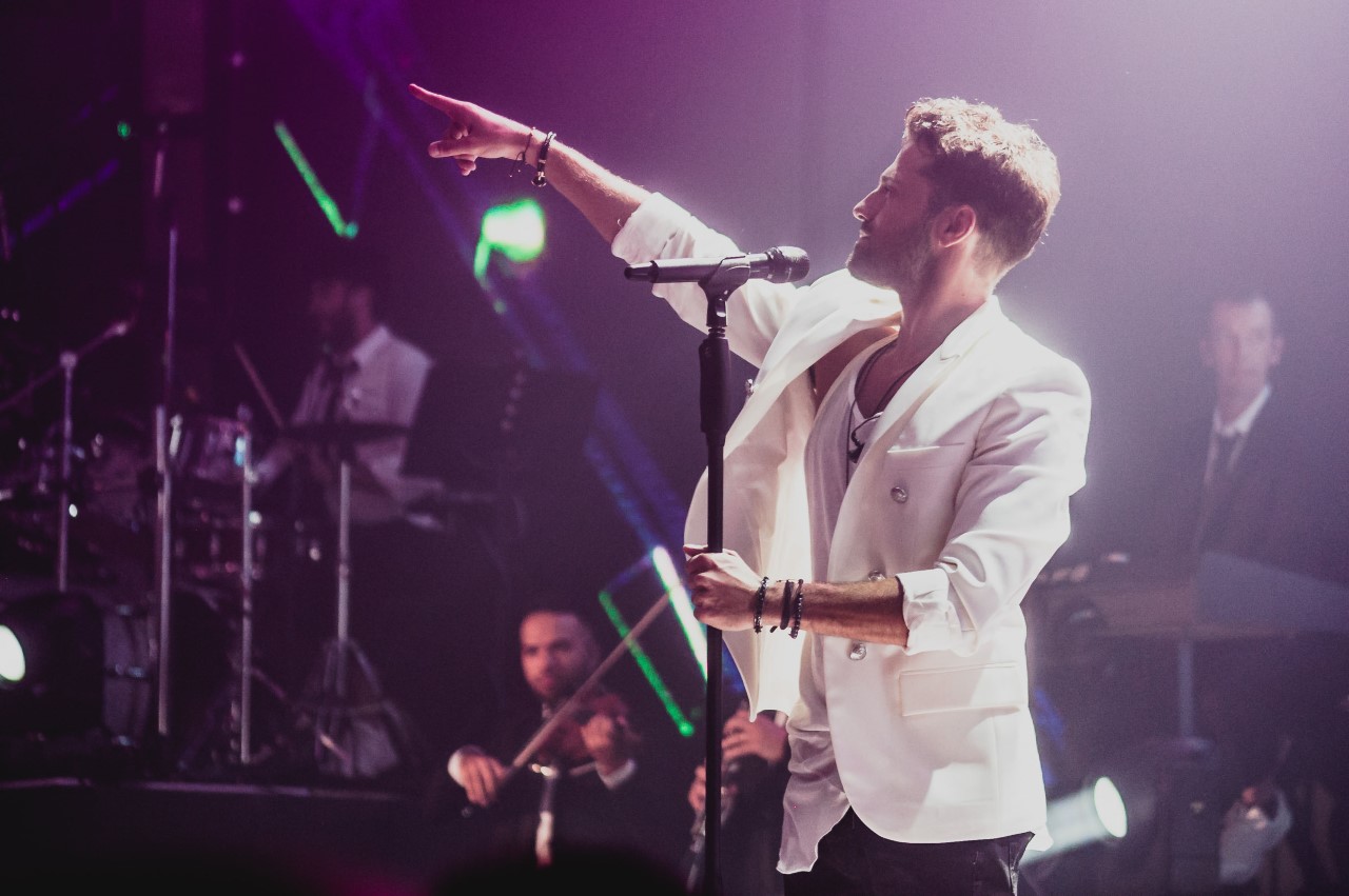 Κωνσταντίνος Αργυρός: Η εντυπωσιακή πρεμιέρα του Κωνσταντίνου Αργυρού – Μαζί του ο STAN Αντιπαριώτης και η Ήβη Αδάμου