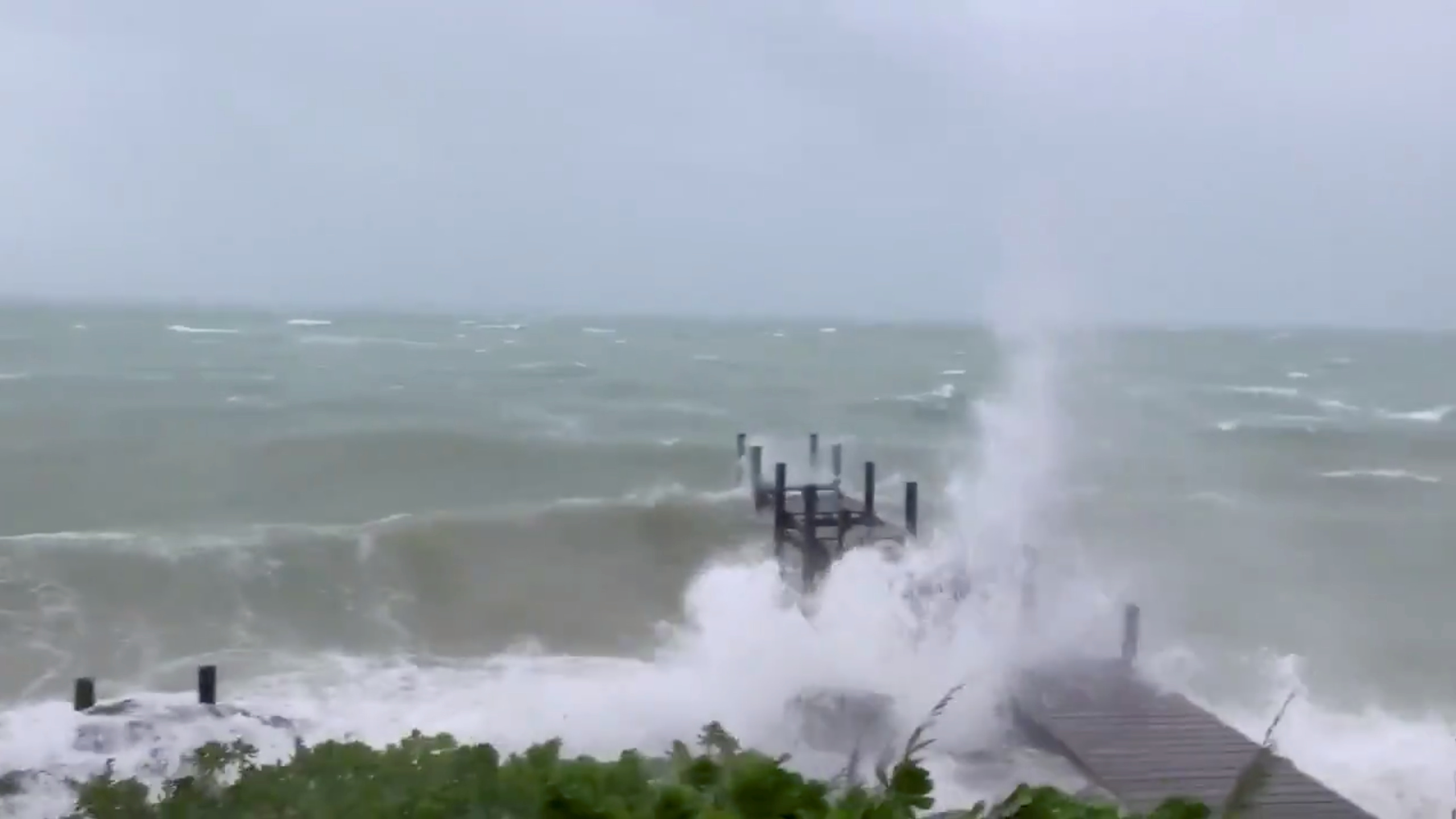 Μπαχάμες: “Χτύπησε” ο τυφώνας Ντόριαν – Ο πιο ισχυρός στην ιστορίας χώρας – video
