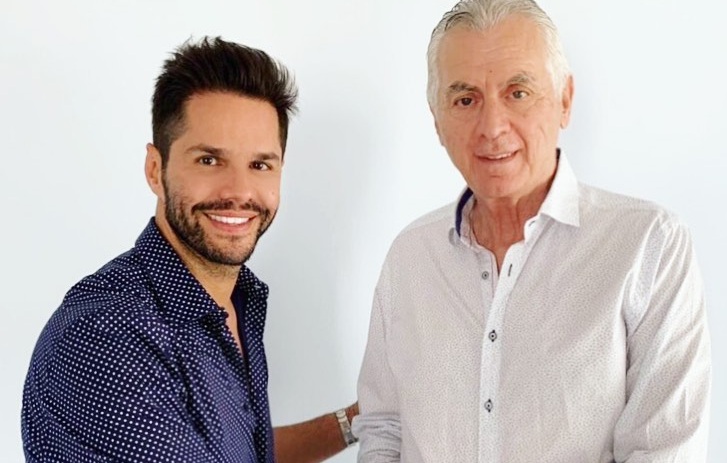 Αν σκέφτεσαι να παντρευτείς με πολιτικό, στο Περιστέρι θα σε παντρέψει ο Γιώργος Τσαλίκης!