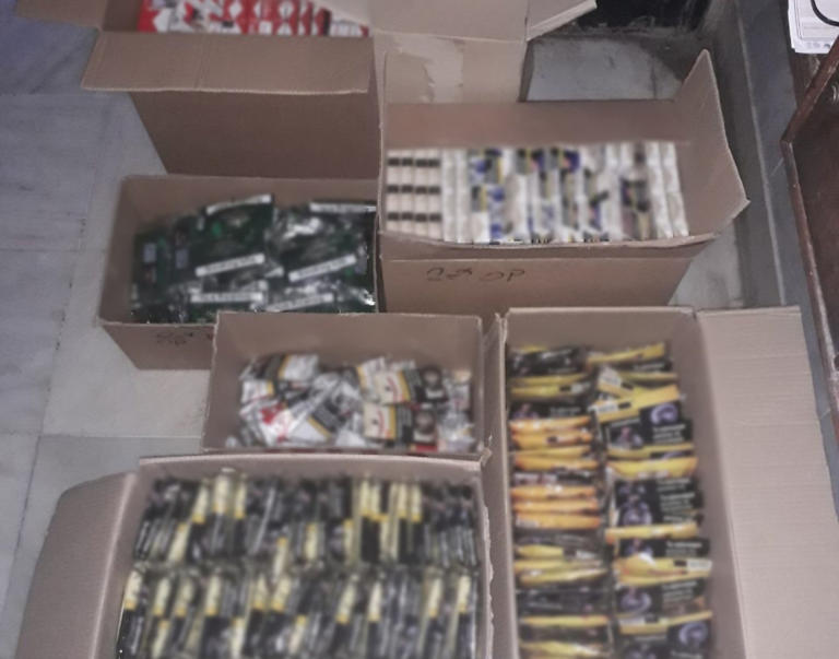 "Ξετρύπωσαν"... σχεδόν 3.000 πακέτα λαθραία τσιγάρα! 8 συλλήψεις