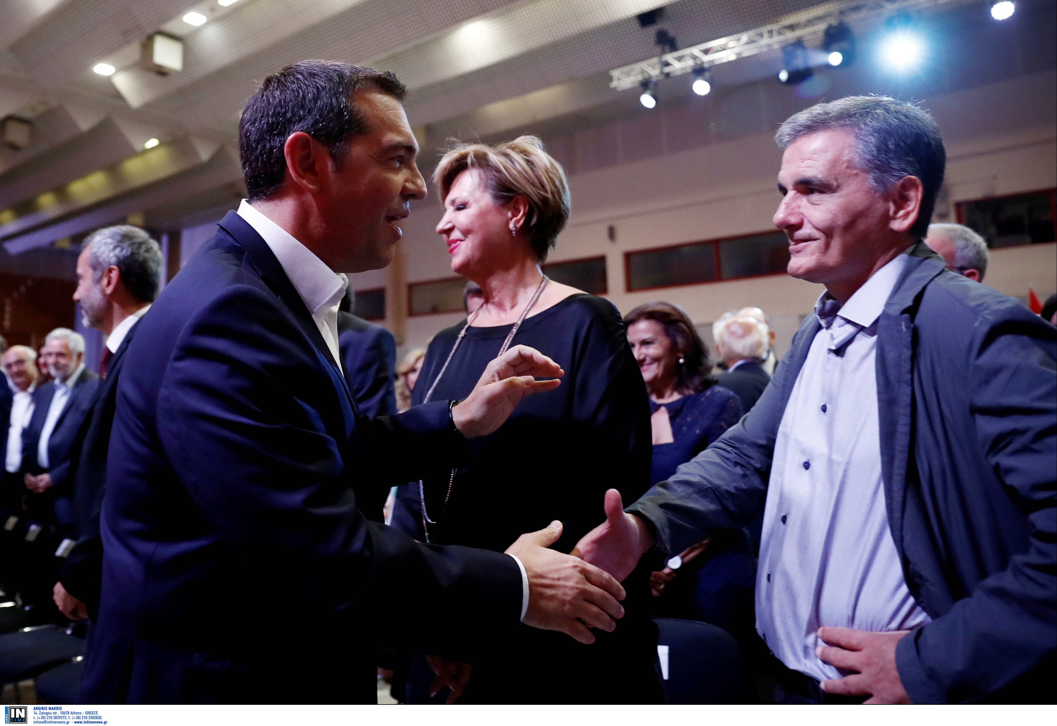 Μια ωραία… ατμόσφαιρα στον ΣΥΡΙΖΑ! “Προεδρικοί” vs “κομματικών” και στη μέση ο Τσίπρας