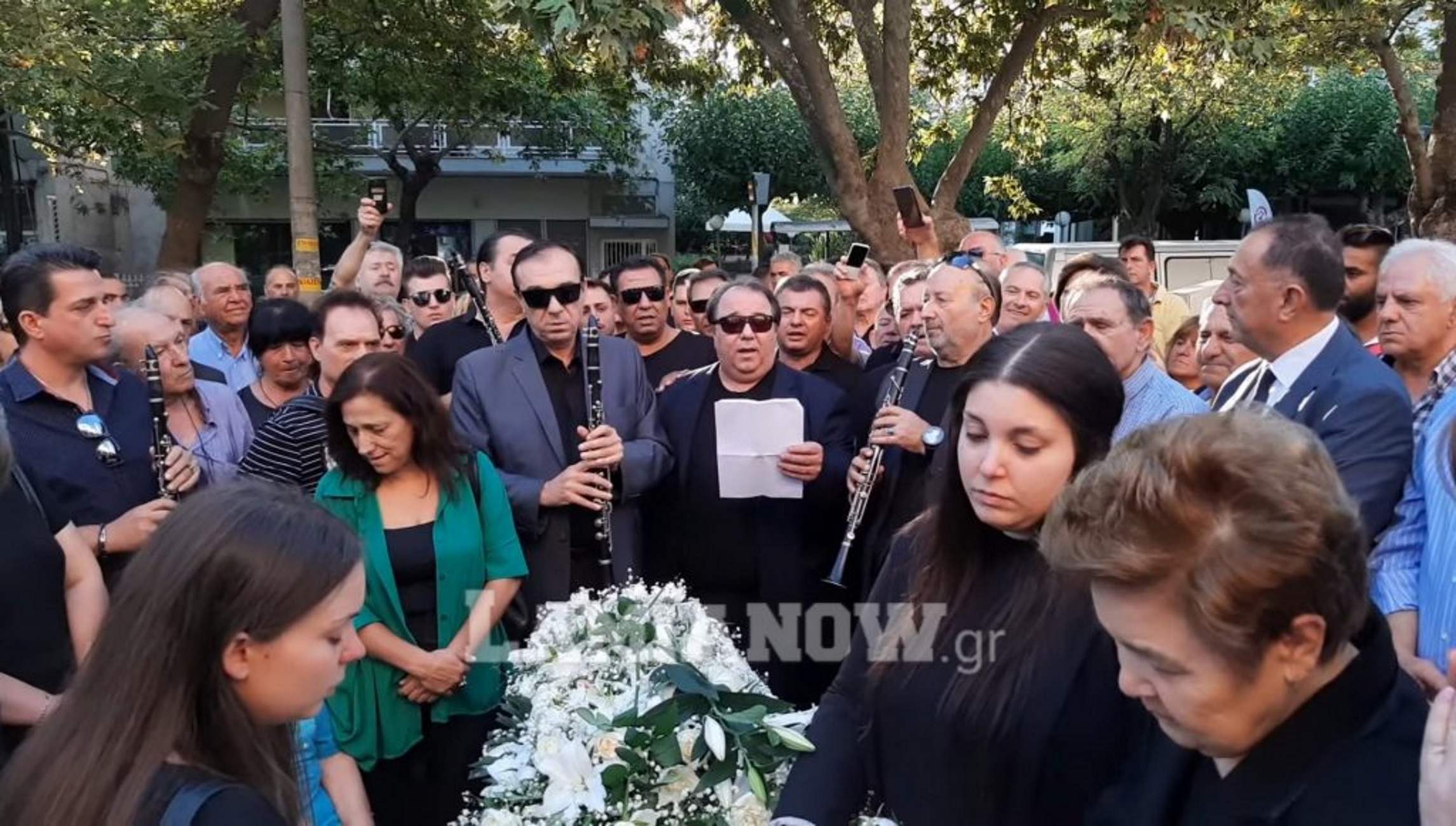 Λαμία: Σπαρακτικό αντίο στον Γιώργο Τζαμάρα – Ράγισαν καρδιές στην κηδεία του [pics]