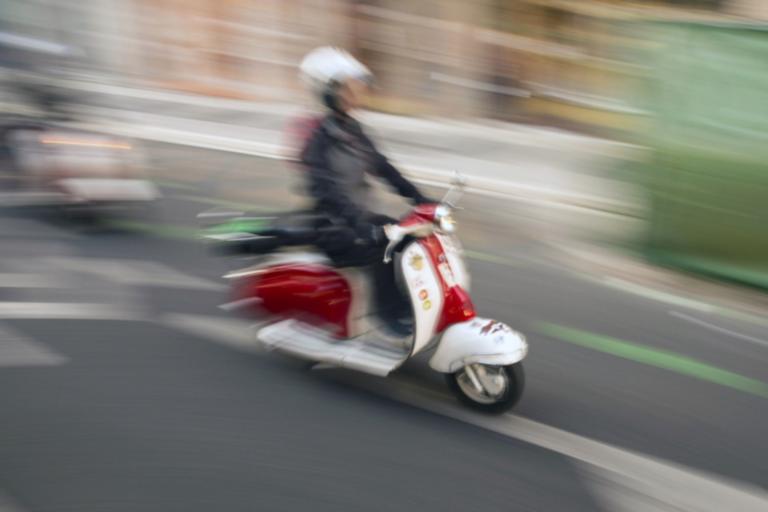 «Έξωση» στη Βέσπα από το κέντρο της Γένοβας