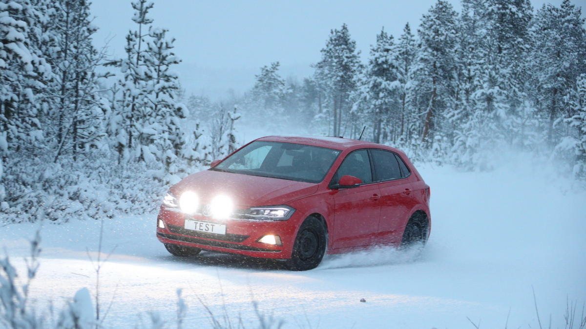 Ποια χειμερινά ελαστικά αυτοκινήτων «πάτωσαν» στις τελευταίες δοκιμές; [vid]