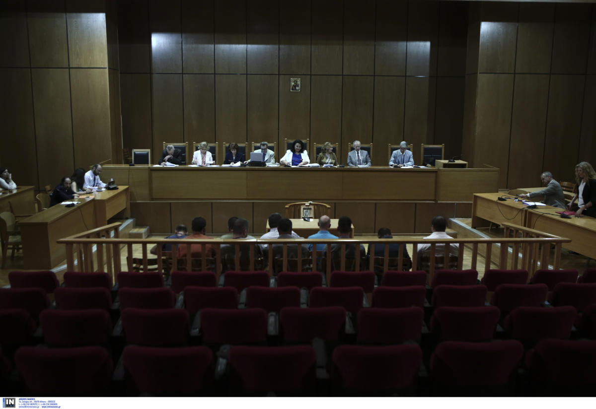 Δίκη Χρυσής Αυγής: Κι άλλος κατηγορούμενος στην επίθεση εναντίον του ΠΑΜΕ απλά έβλεπε…