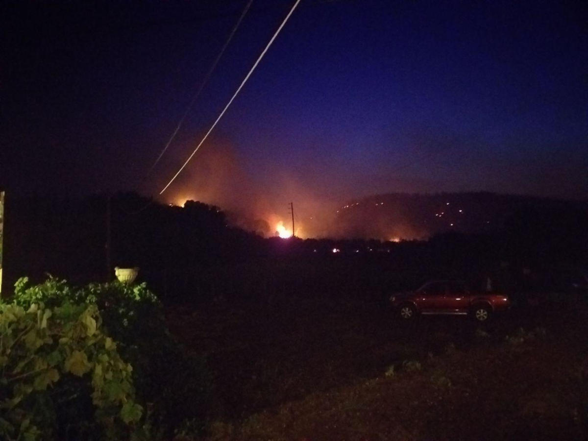 Ζάκυνθος: “Λαμπάδιασε” το νησί – Σκληρή μάχη με τις φλόγες [pics]