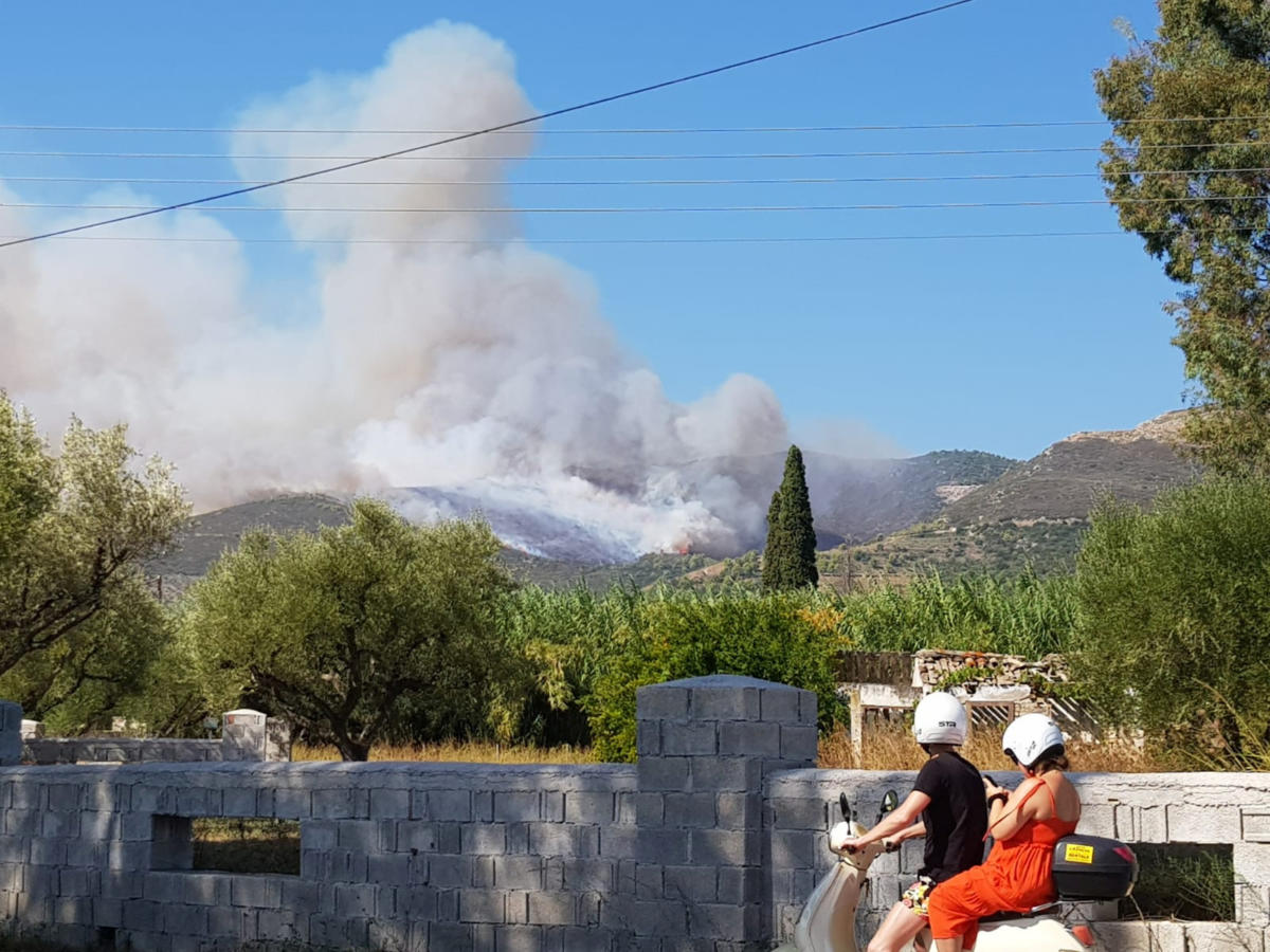 Φωτιά στη Ζάκυνθο: Νύχτα κόλαση! Δυο σπίτια παραδόθηκαν στις φλόγες