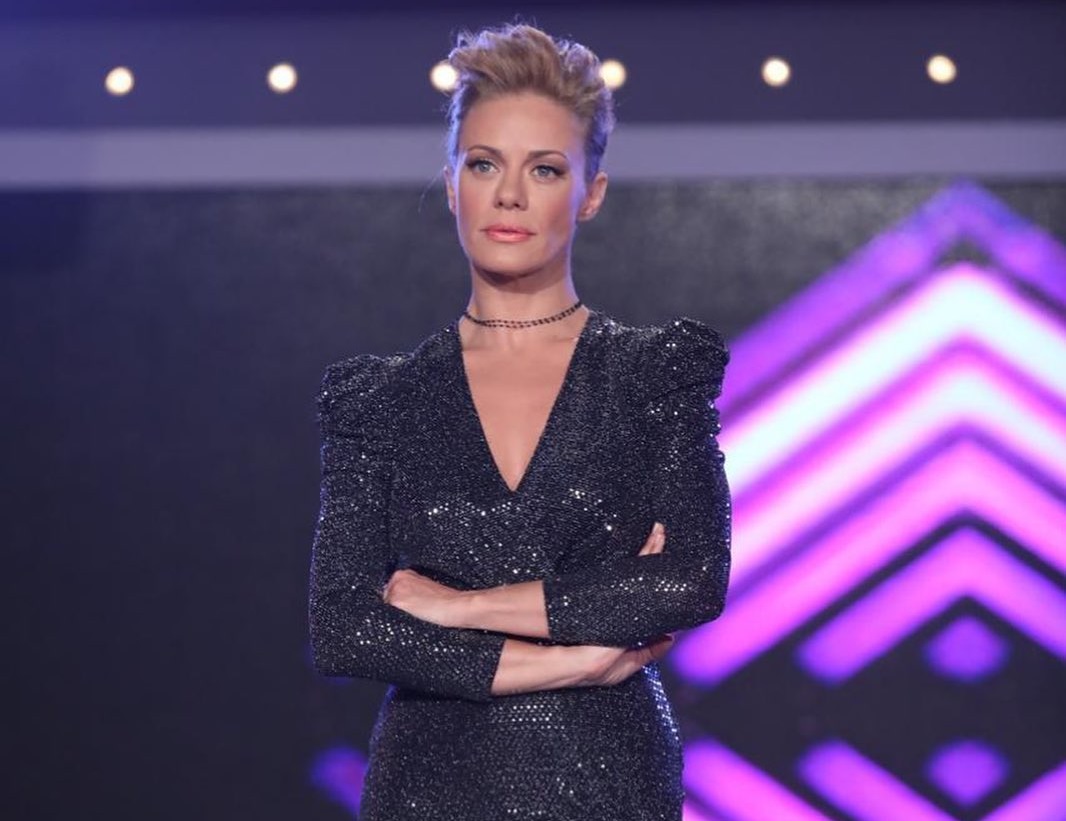 Η Ζέτα Μακρυπούλια μιλά για το bullying που έχει δεχτεί και τη σχέση της με το χρόνο!