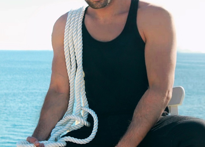 Γνωστός Έλληνας ηθοποιός μιλάει στο TLIFE και κατακεραυνώνει Καζαριάν και όχι μόνο!