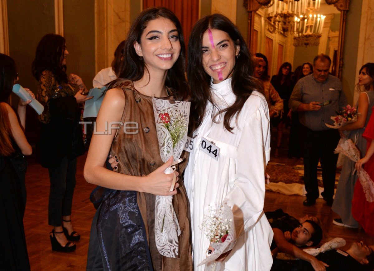 Η Χριστίνα Μπόμπα είδε και τάισε καμηλοπαρδάλεις! Εντυπωσιακές εικόνες από τα ταξίδι της