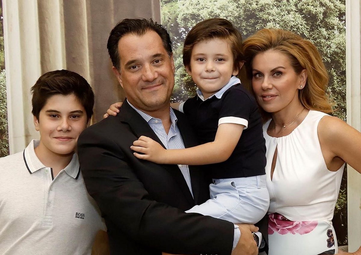 Επίσημη εμφάνιση με τους δυο γιους για Άδωνι Γεωργιάδη και Ευγενία Μανωλίδου! [pics]