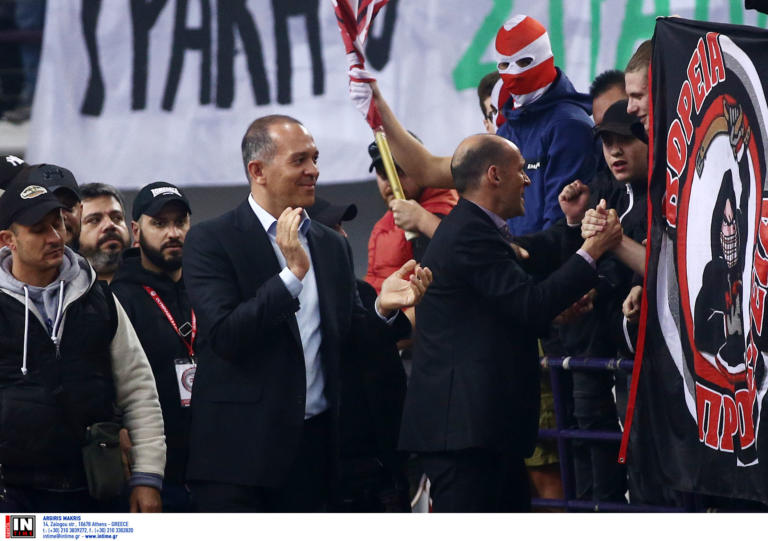 Ολυμπιακός – «Θύρα 7»: «Στηρίζουμε το “ΜΕΧΡΙ ΤΕΛΟΥΣ”, όλοι δίπλα στην ομάδα μπάσκετ»