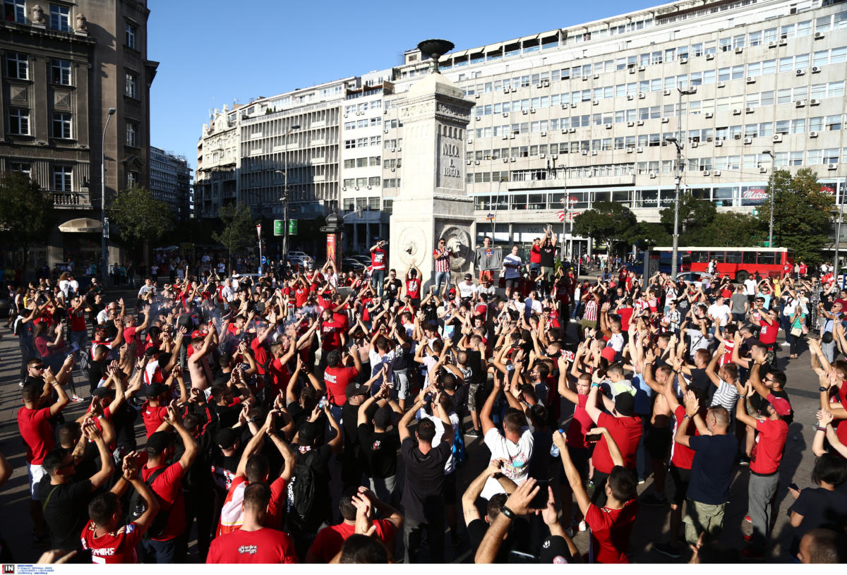 Ερυθρός Αστέρας – Ολυμπιακός: “Έβαψαν” το Βελιγράδι! Με πορεία στο γήπεδο – video, pics