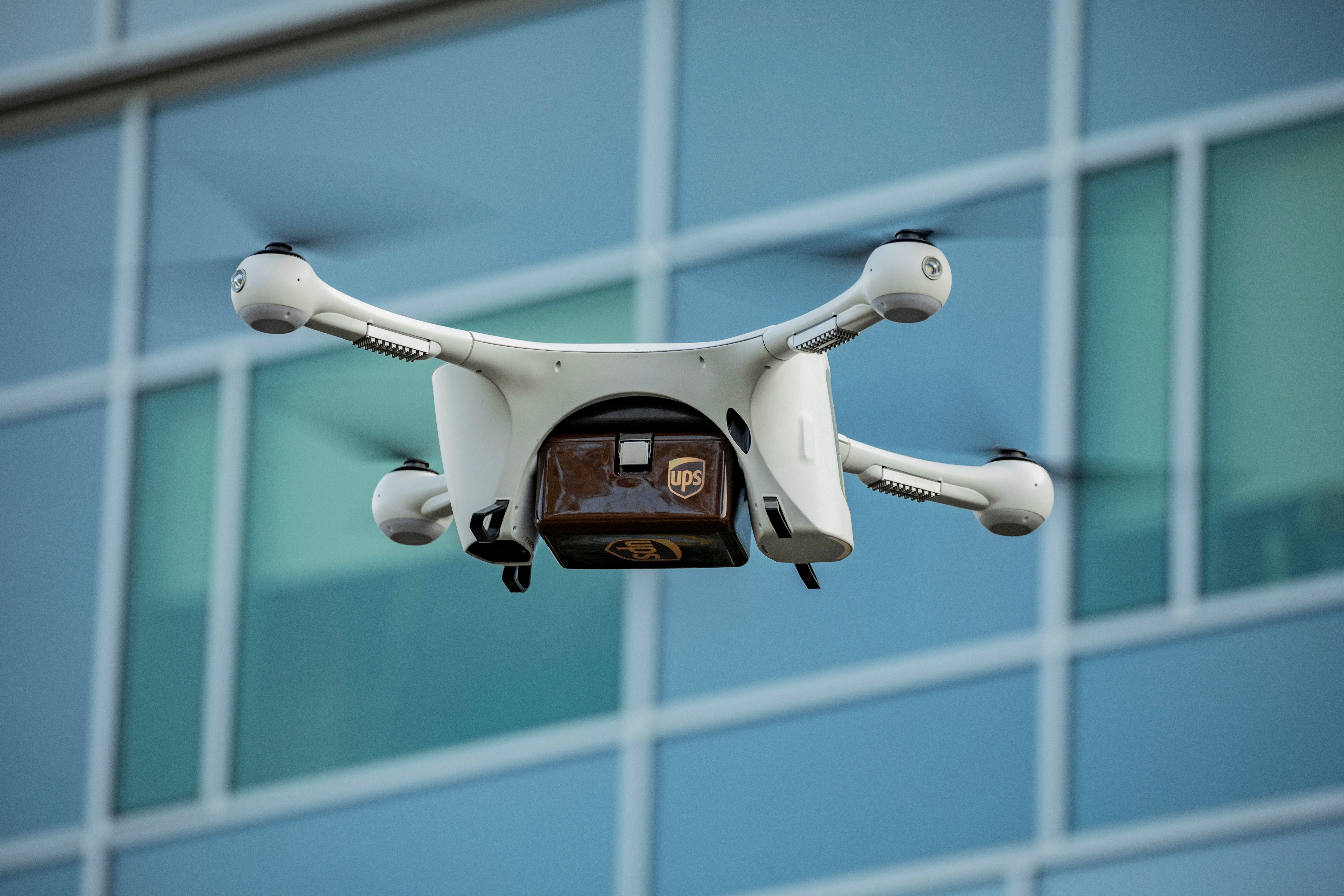 “Αόρατα” τα παράνομα drones για τους πιλότους αεροσκαφών!
