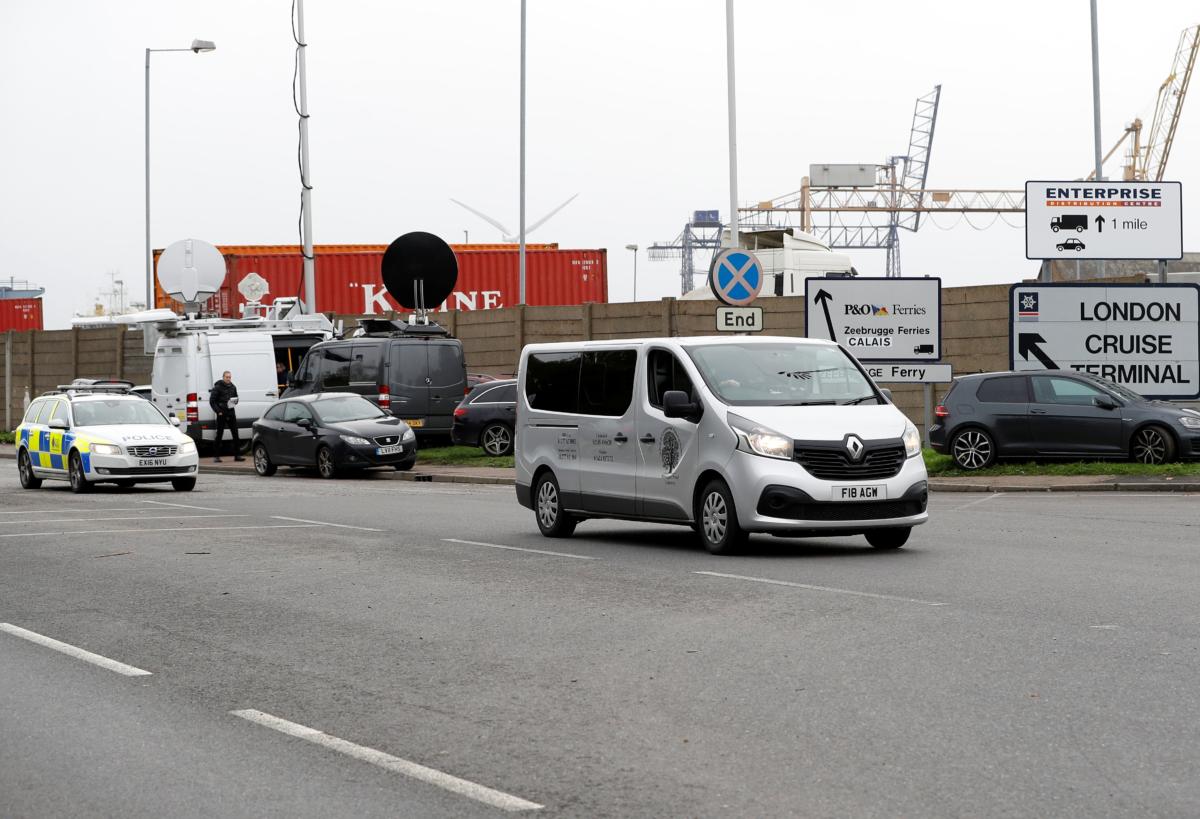 Βέλγιο: Η αστυνομία βρήκε 12 μετανάστες ζωντανούς σε φορτηγό ψυγείο! video