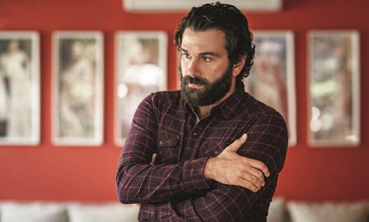 Τάσος Ιορδανίδης: Έκανε πρεμιέρα έχοντας στο πλευρό του την κούκλα αδερφή του!