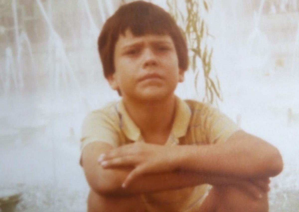 Ο πιτσιρικάς της φωτογραφίας είναι πρώην παίκτης του Survivor! Τον αναγνωρίζεις;