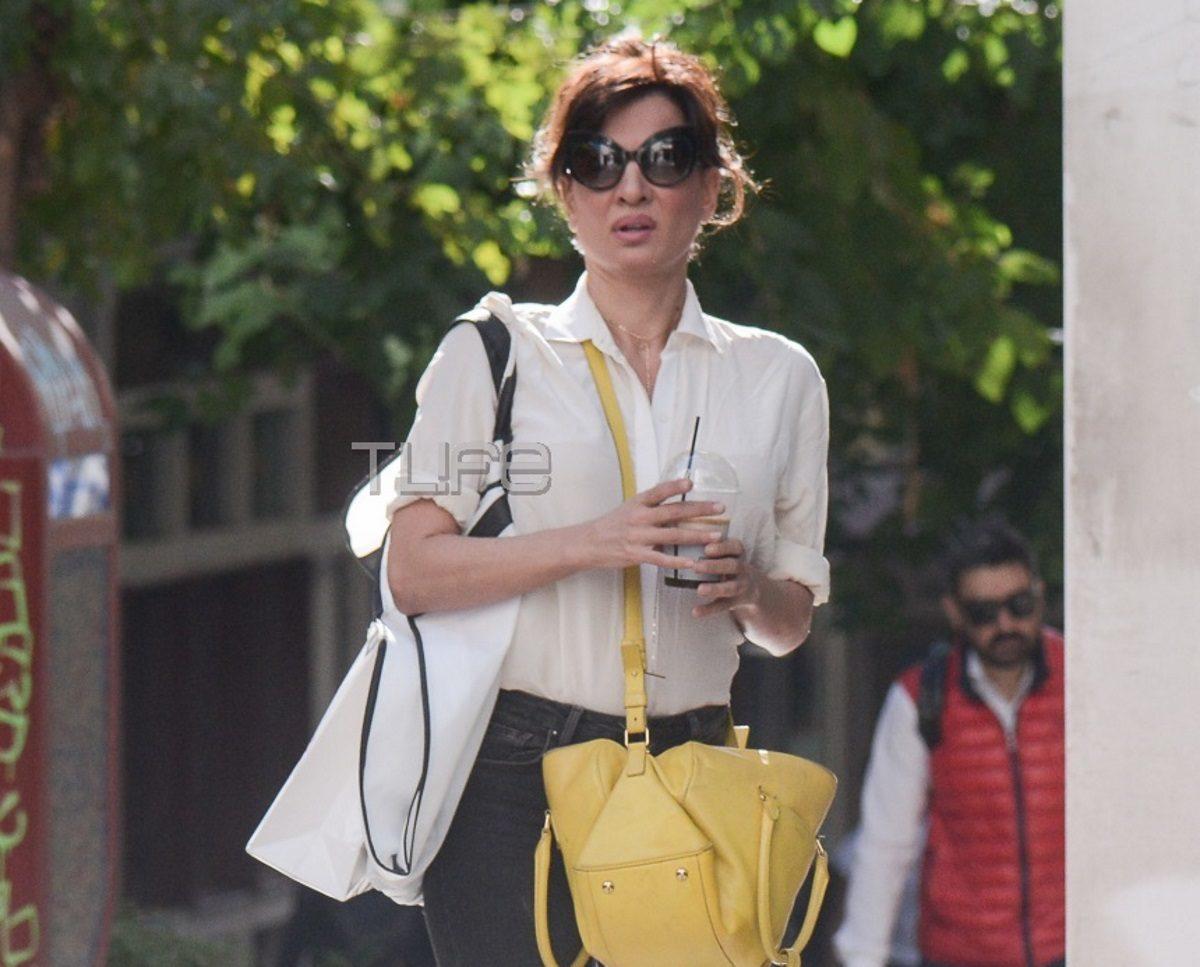 Δήμητρα Ματσούκα: Πρωινή βόλτα με casual look στην ηλιόλουστη Αθήνα! Φωτογραφίες