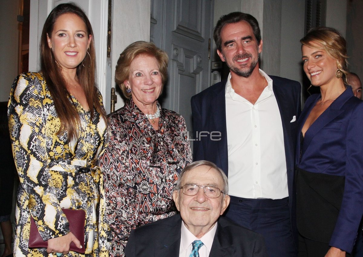 Όλη η οικογένεια του τέως στα εγκαίνια της έκθεσης του Νικόλαου!