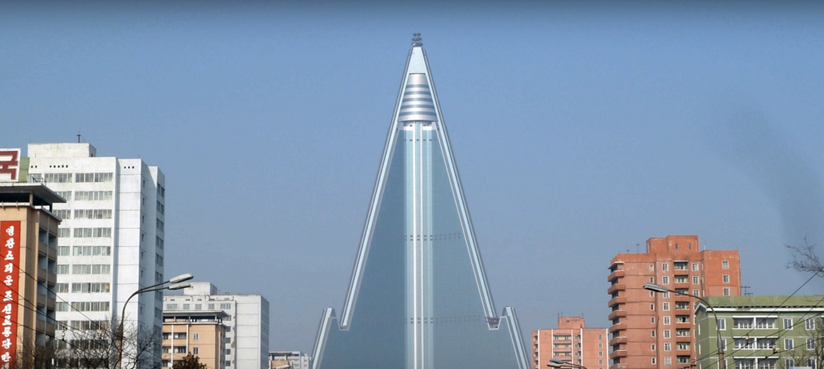 Βόρεια Κορέα: Αυτό είναι το υψηλότερο αχρησιμοποίητο κτίριο στον κόσμο! video