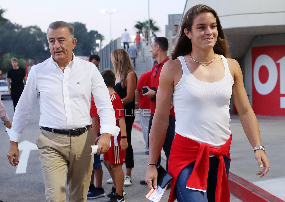 Mαρία Σάκκαρη: Σπάνια εμφάνιση στο γήπεδο, μαζί με τον πατέρα της! [pics]