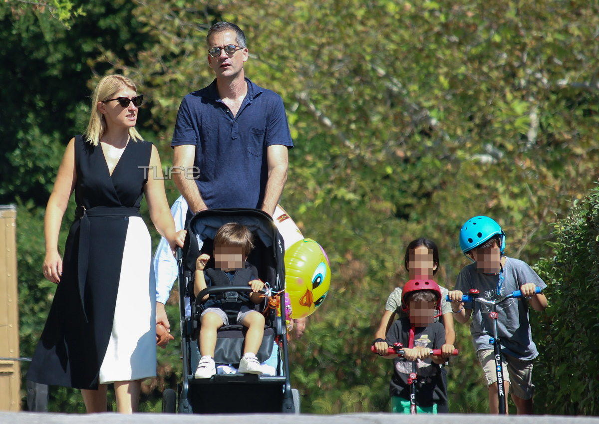 Σία Κοσιώνη – Κώστας Μπακογιάννης: Οικογενειακή βόλτα στον Εθνικό Κήπο [pics]