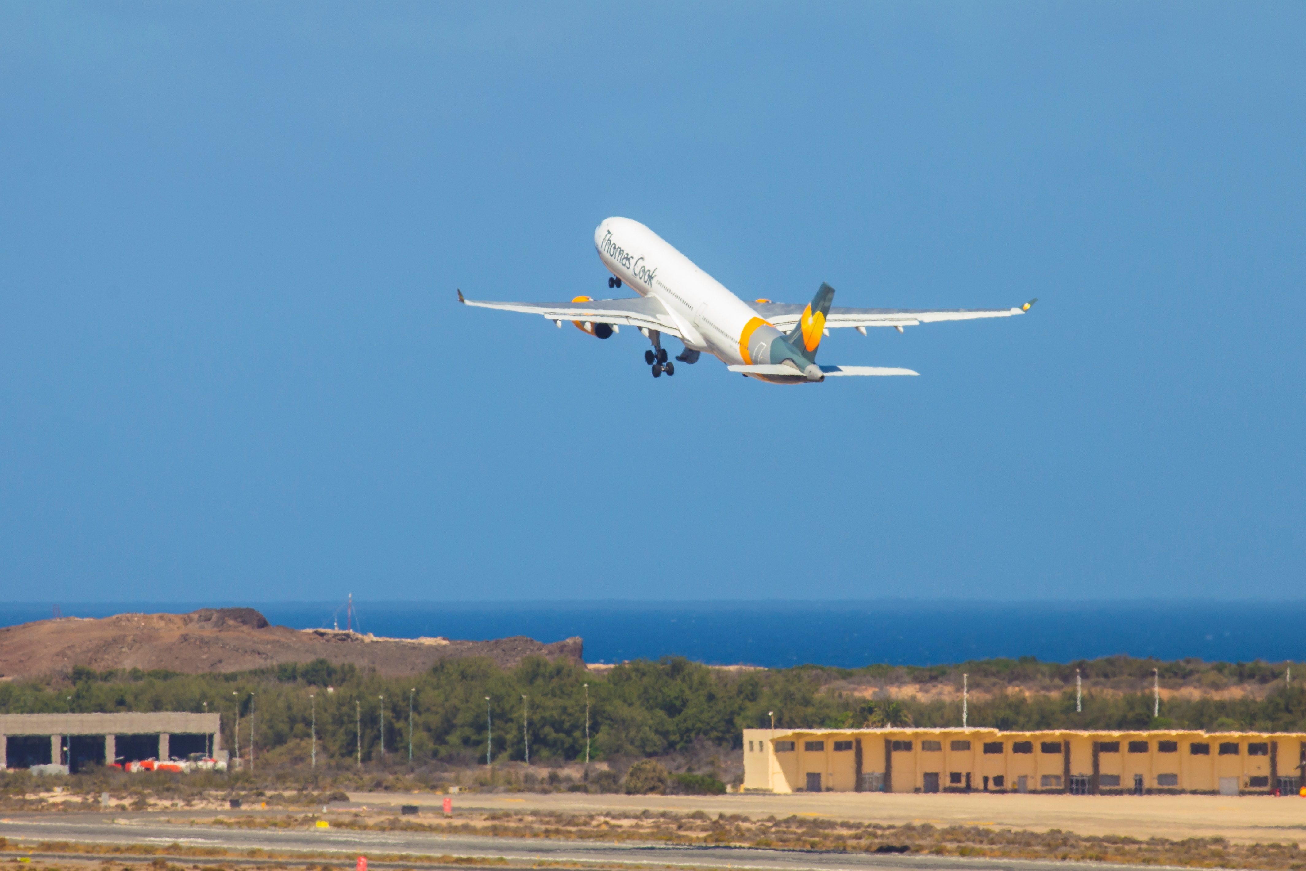 Thomas Cook – Βρετανία: Επιστρέφουν και οι τελευταίοι τουρίστες που είχαν αποκλειστεί στο εξωτερικό!