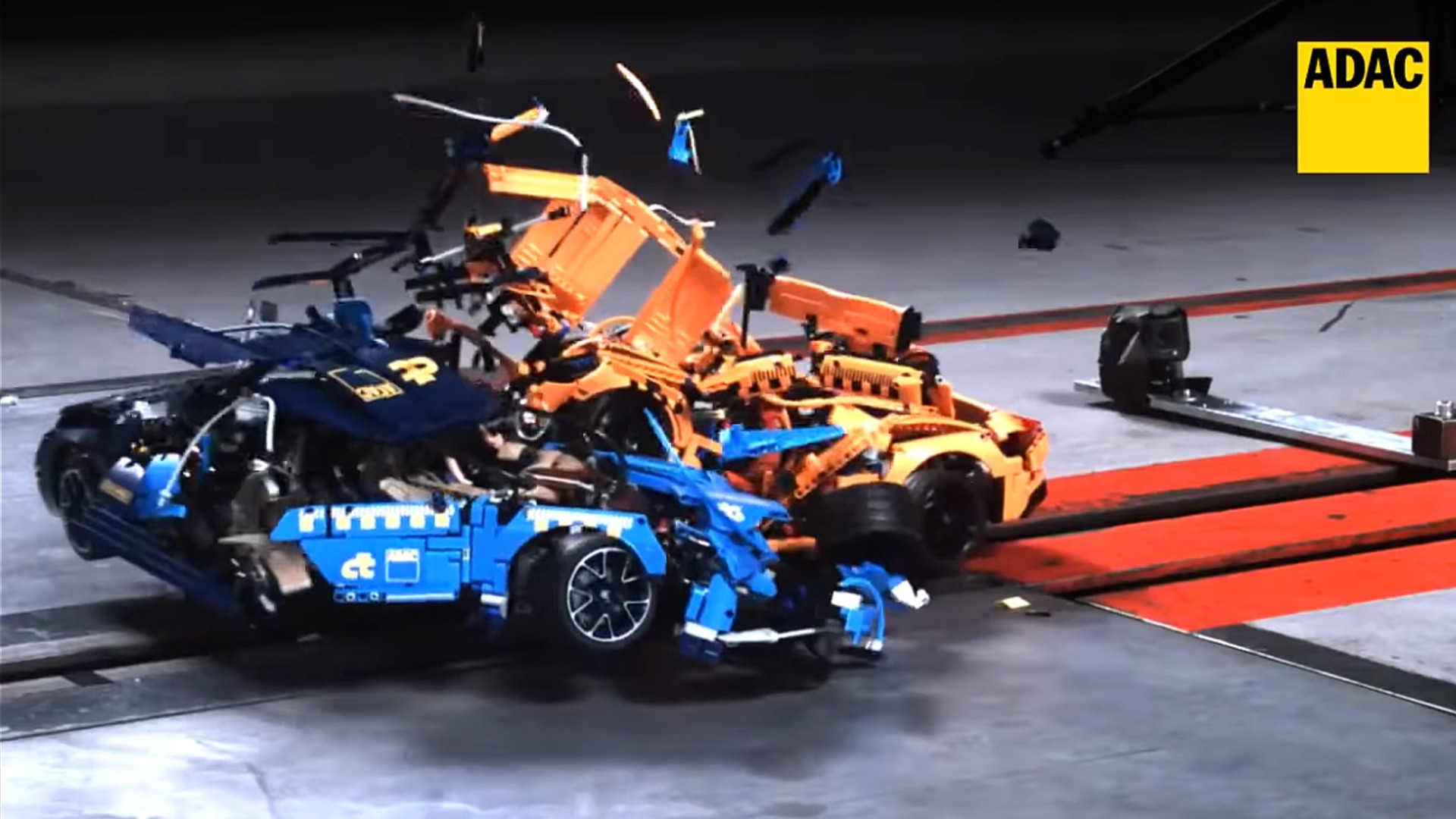 Το πρώτο crash test μεταξύ Porsche 911 και Bugatti Chiron έγινε με… LEGO! [vid]