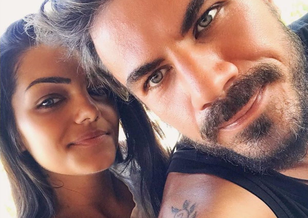 Άκης Πετρετζίκης: Χώρισε από την κούκλα cheerleader