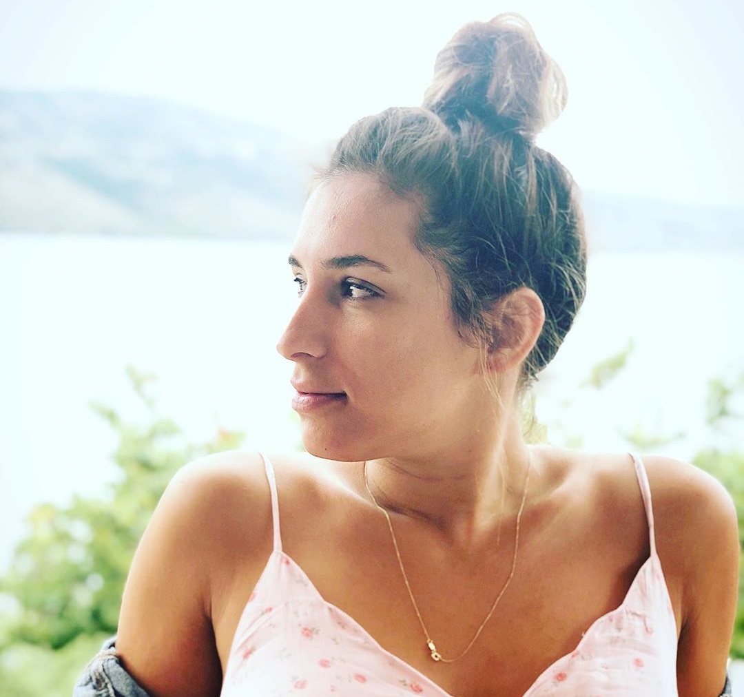 Αντιγόνη Ψυχράμη: Ποζάρει με τον Γιώργο Νταλάρα, 22 χρόνια μετά το τραγούδι «Με λένε Πόπη»!