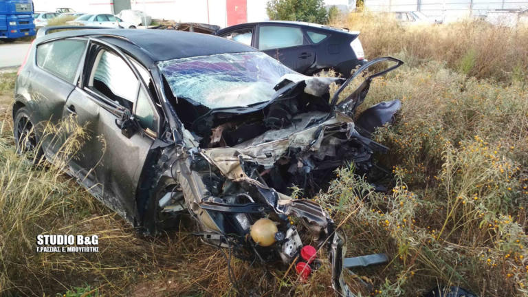 Σοκαριστικό τροχαίο στο Άργος - "Εξαφανίστηκε" ακόμα και η μηχανή από το αυτοκίνητο! Δύο νεκροί