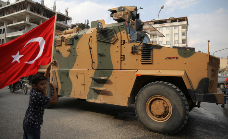 Ερντογάν σε Κούρδους: Παραδώστε τα όπλα μέχρι το βράδυ - Παραλήρημα! «Εμείς δεν κάνουμε σφαγές όπως γινόταν στην Κύπρο»