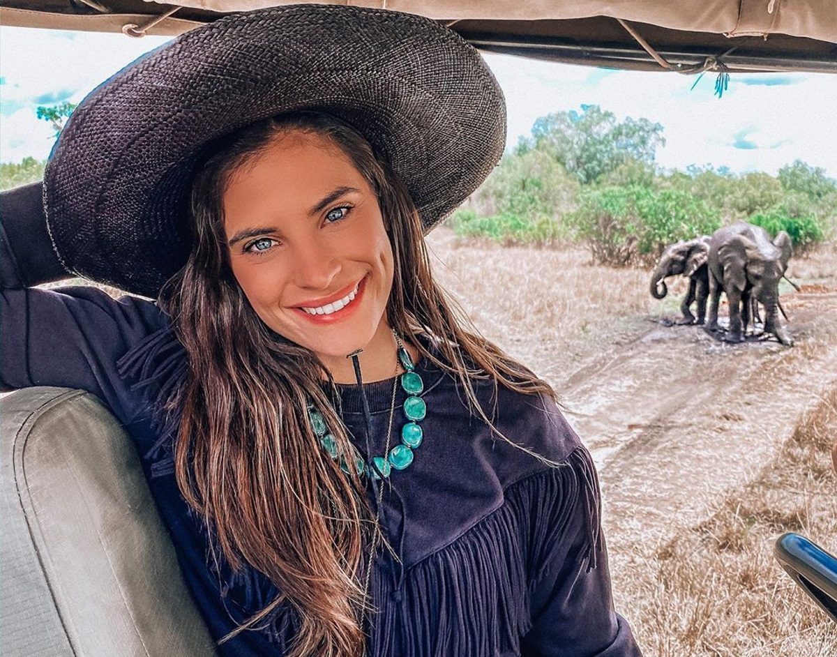 Χριστίνα Μπόμπα: Ποζάρει ανάμεσα στην Κένυα και στην Τανζανία!