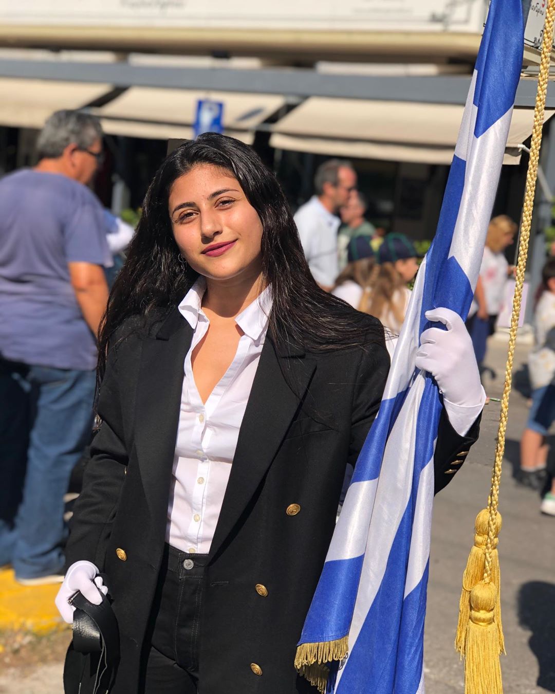 Η νεαρή σημαιοφόρος είναι κόρη διάσημου Έλληνα ηθοποιού!