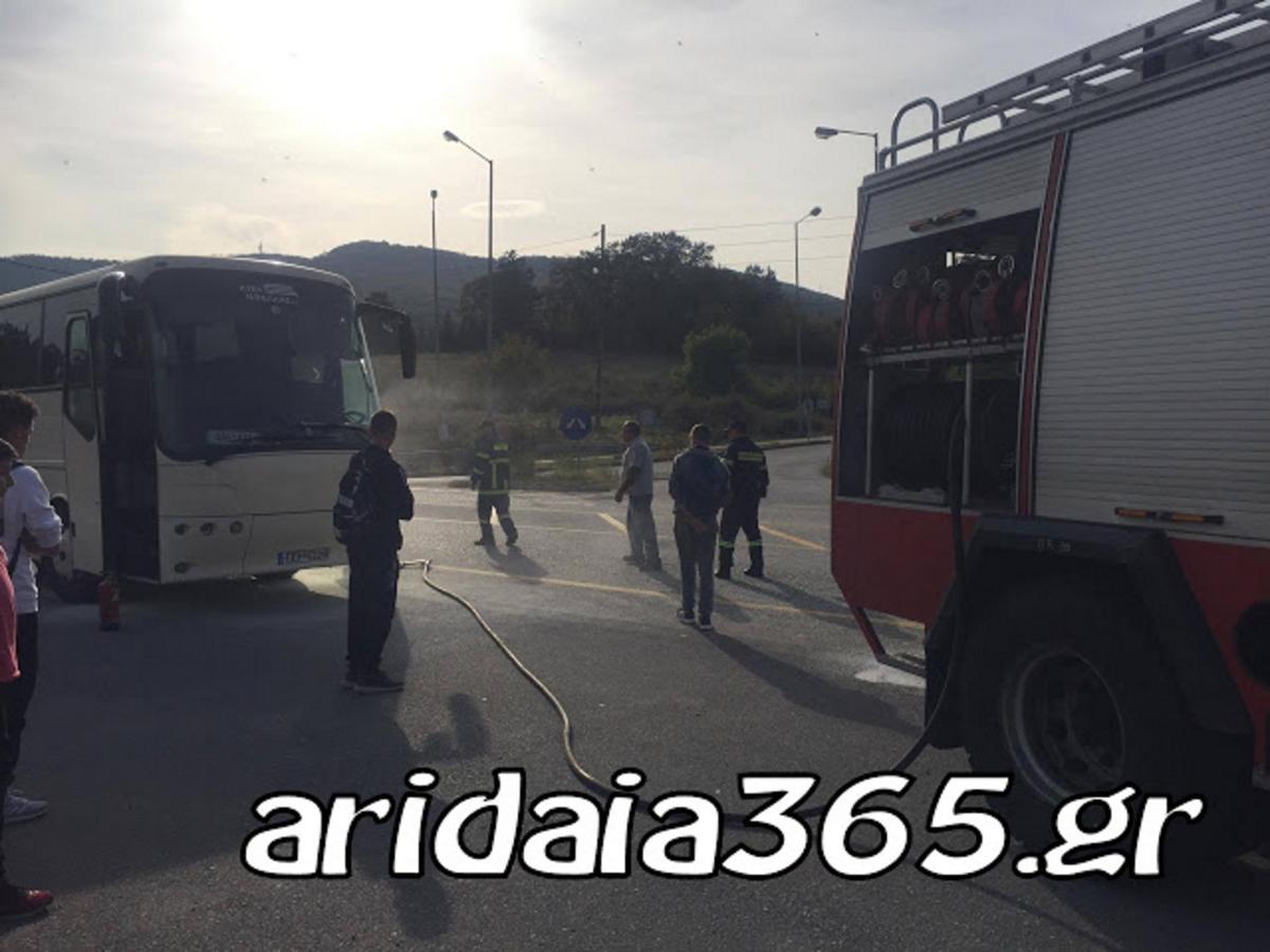 Φωτιά ξέσπασε σε λεωφορείο του ΚΤΕΛ Αριδαίας