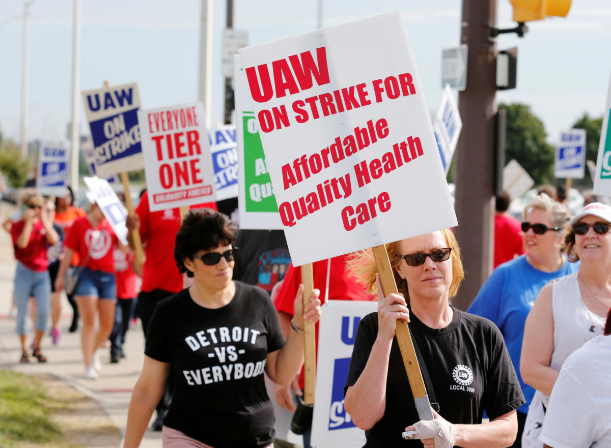 General Motors: Για 4η εβδομάδα σε απεργία οι εργαζόμενοι