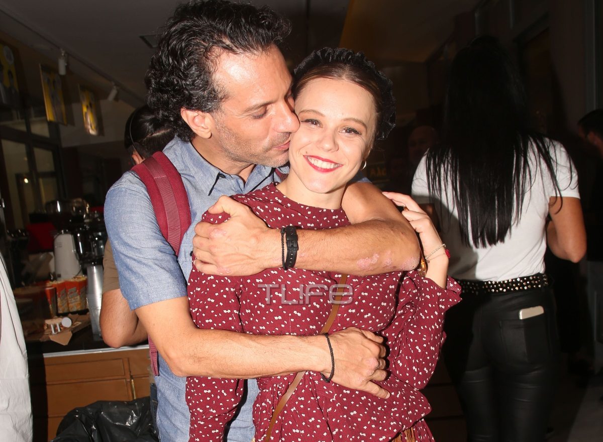 Γιώργος Χρανιώτης – Γεωργία Αβασκαντήρα: Αγκαλιές και φιλιά στο backstage του θεάτρου [pics]