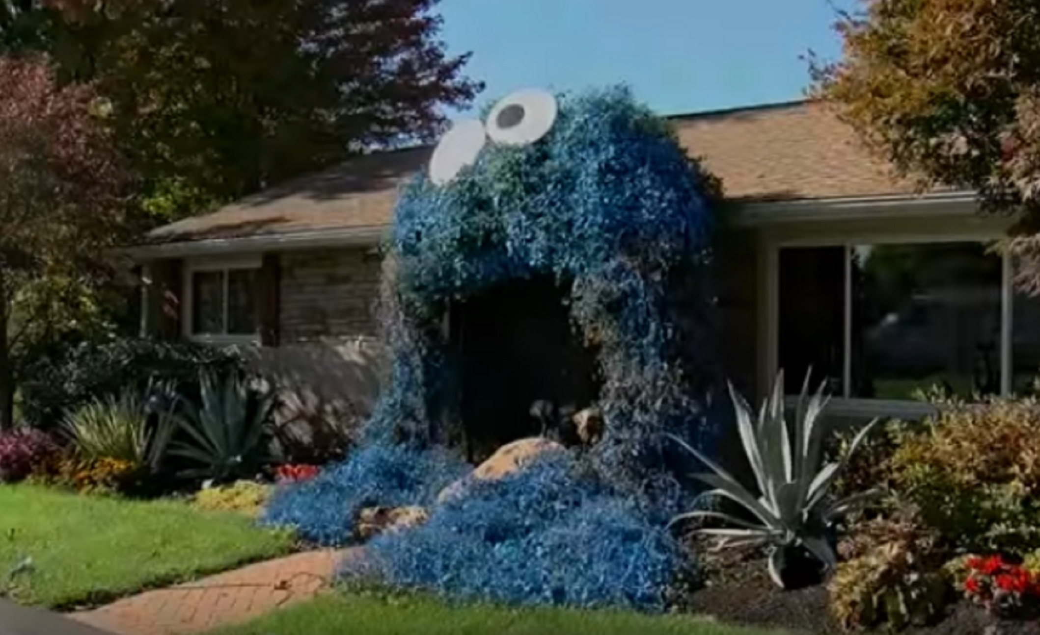 Όταν το Sesame Street «συνάντησε» το Halloween – video