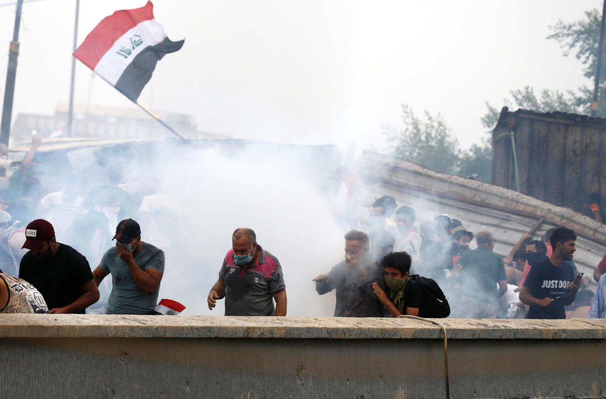 Ιράκ: Διαδηλωτές πυρπόλησαν κυβερνητικό κτίριο – Έφτασαν τους 150 οι νεκροί από τις συγκρούσεις [pics]