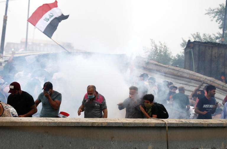 Χάος στο Ιράκ! Διαδηλωτές πυρπόλησαν κυβερνητικό κτίριο - Έφτασαν τους 150 οι νεκροί από τις συγκρούσεις [pics]