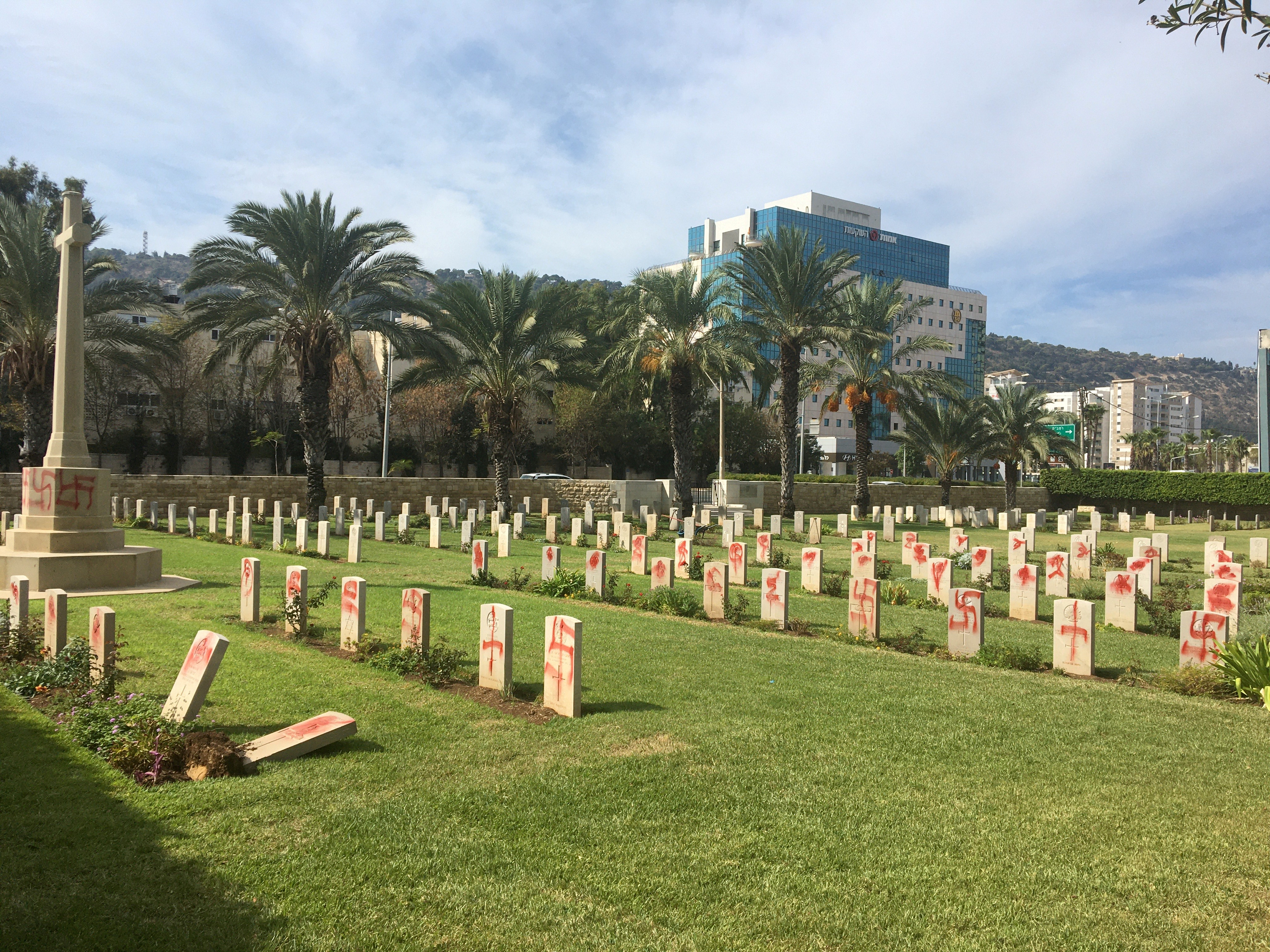 Ισραήλ: Βεβήλωσαν στρατιωτικό νεκροταφείο στη Χάιφα