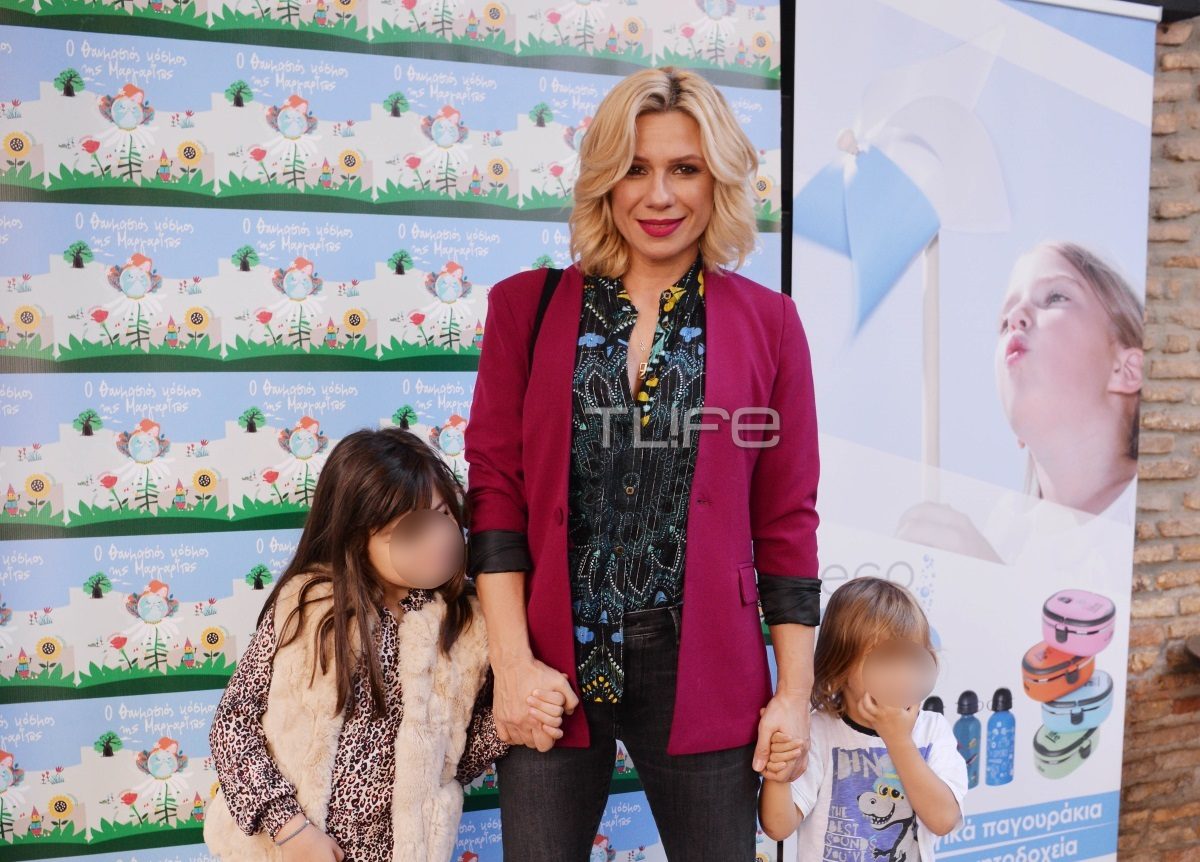 Η Κατερίνα Καραβάτου είναι full time μαμά – Η έξοδος στο θέατρο μαζί με τα παιδιά της [pics]