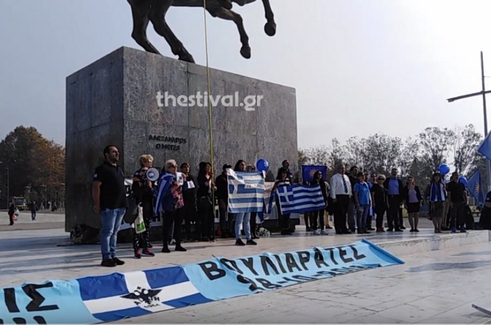 Θεσσαλονίκη: Ένταση στη συγκέντρωση για τον Κωνσταντίνο Κατσίφα – Το μπλόκο των αστυνομικών – video