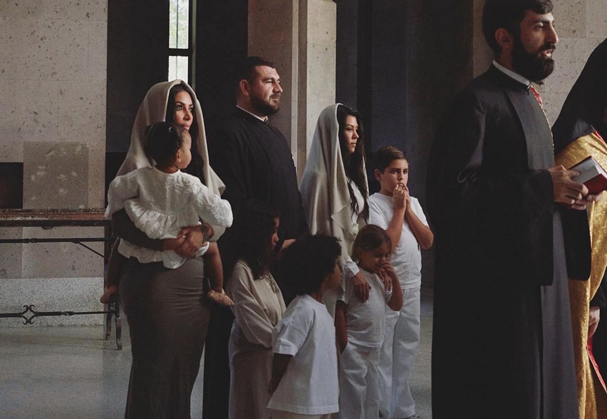 Kim Kardashian: Το φωτογραφικό άλμπουμ της βάφτισης των παιδιών της στην Αρμενία