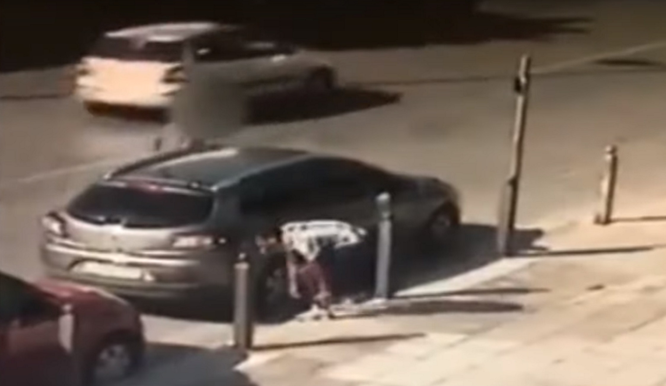 Κλέβουν αυτοκίνητα… δένοντας τα κορδόνια τους! Βίντεο – ντοκουμέντο δείχνει την κομπίνα
