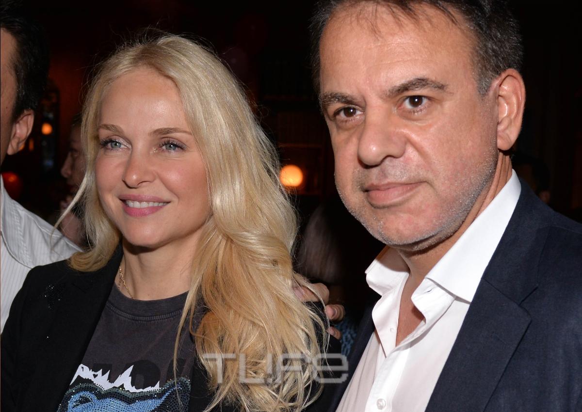 Σπάνια βραδινή έξοδος για την Μαρί Κωνσταντάτου στην καρδιά της Αθήνας! [pics]