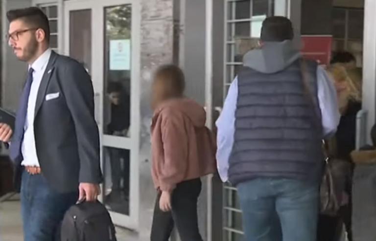 Τους έστειλε στην Δικαιοσύνη για τις γυμνές φωτογραφίες! video