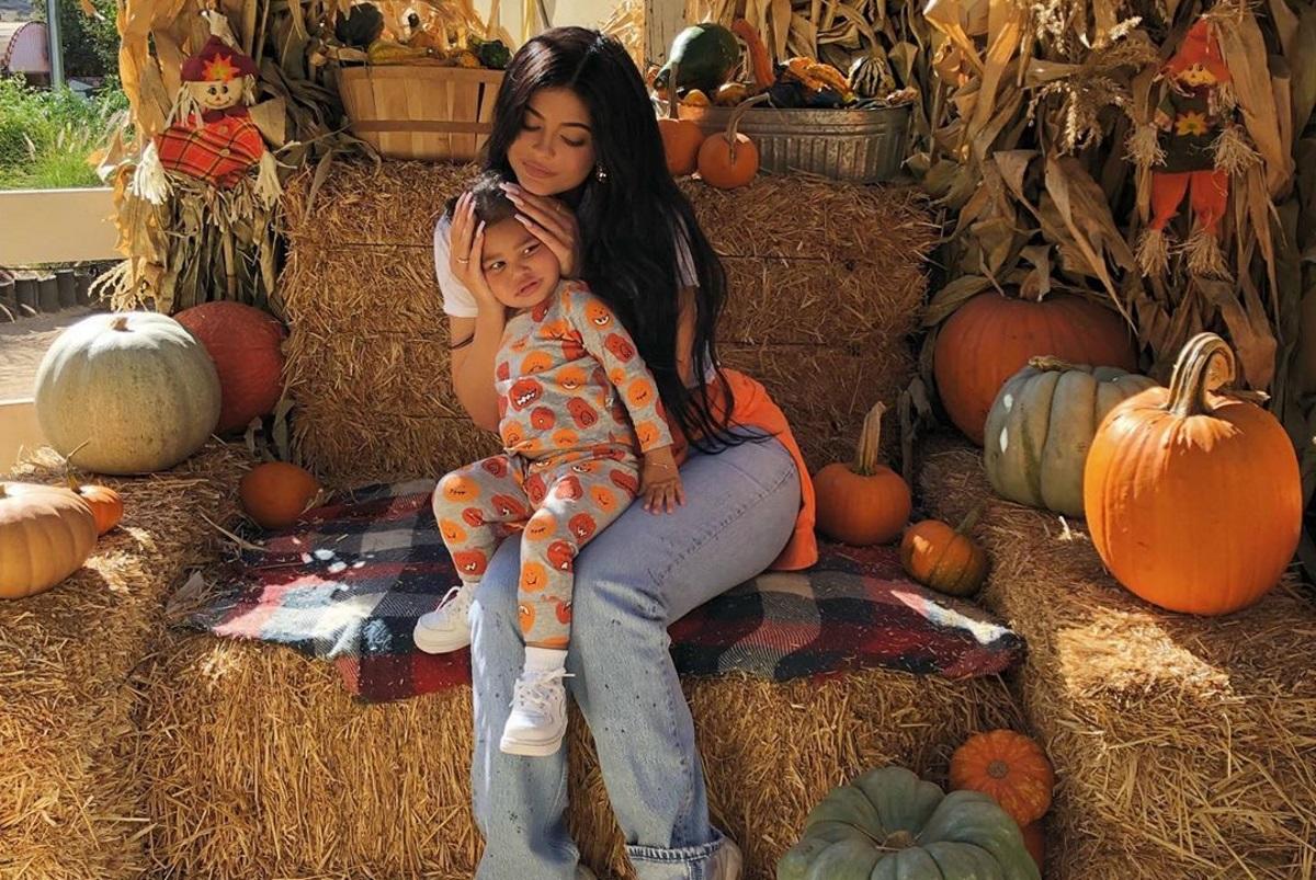 Kylie Jenner: Δεν φαντάζεστε πως έντυσε την ενάμισι έτους κόρη της για το Halloween!