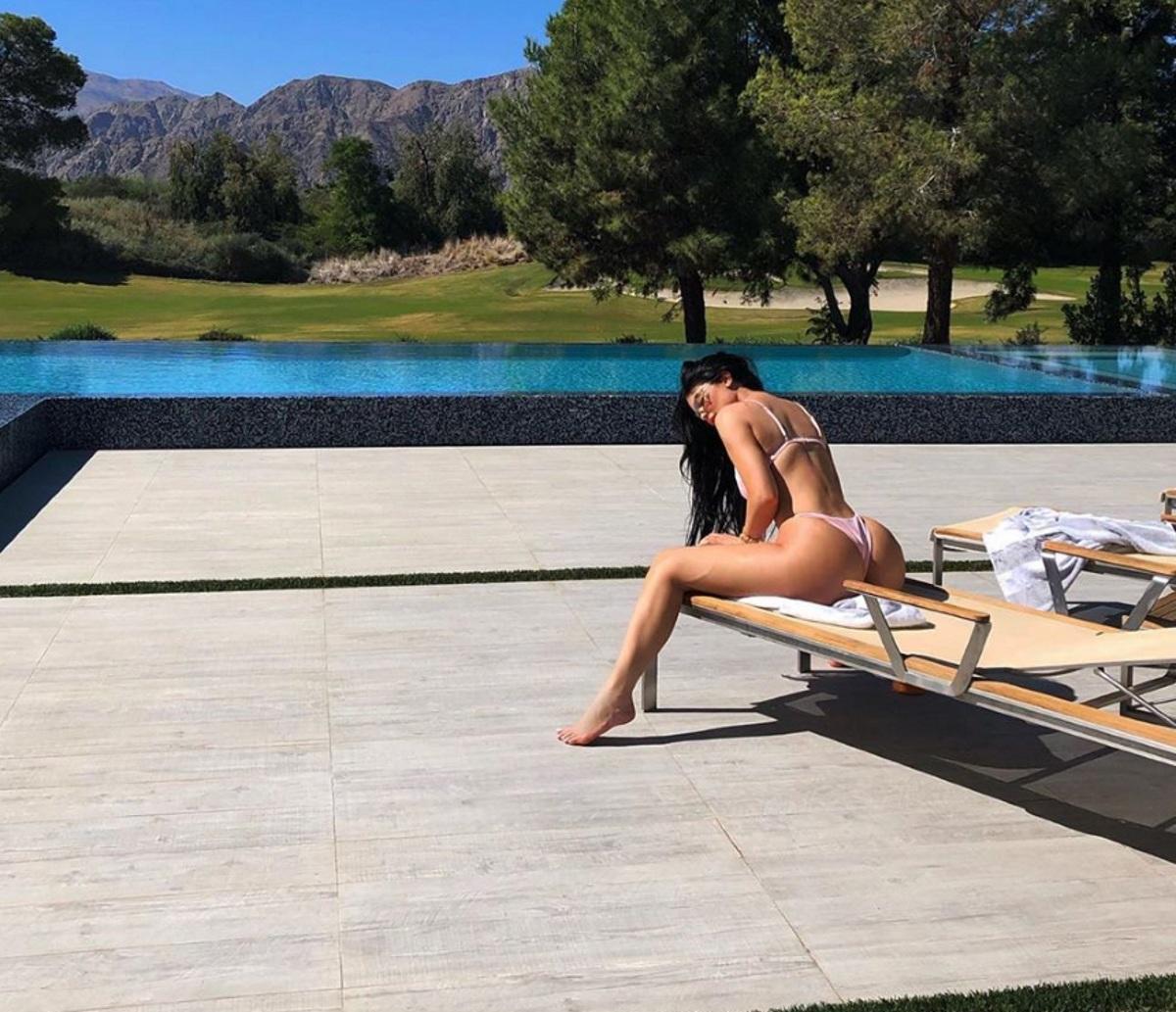 Kylie Jenner: Η καυτή φωτογραφία στην πισίνα που… “έριξε” το instagram!