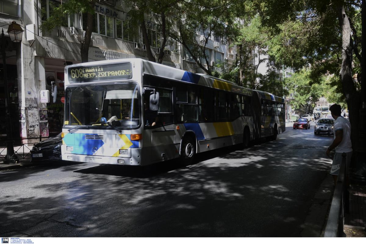 Θεσσαλονίκη: Η στιγμή που λεωφορείο του ΟΑΣΘ αρχίζει να βάζει νερά! Το βίντεο που τράβηξε επιβάτης